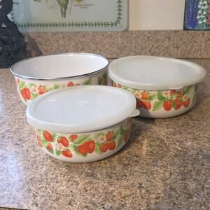 Vintage Set Of 3 Enamelware Strawberry Nesting Bowls With Lids Kobe 80s Cottage